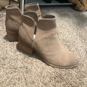 Hinge beige ankle boots block heel
